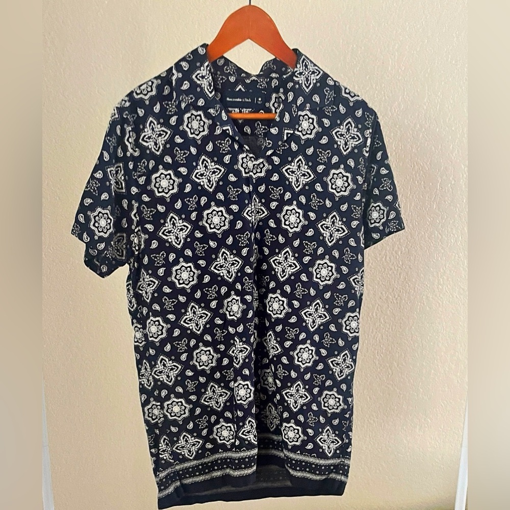 Casual short sleeve shirt